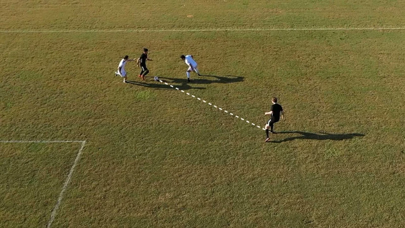 Các loại đường chuyền quyết định trong bóng đá