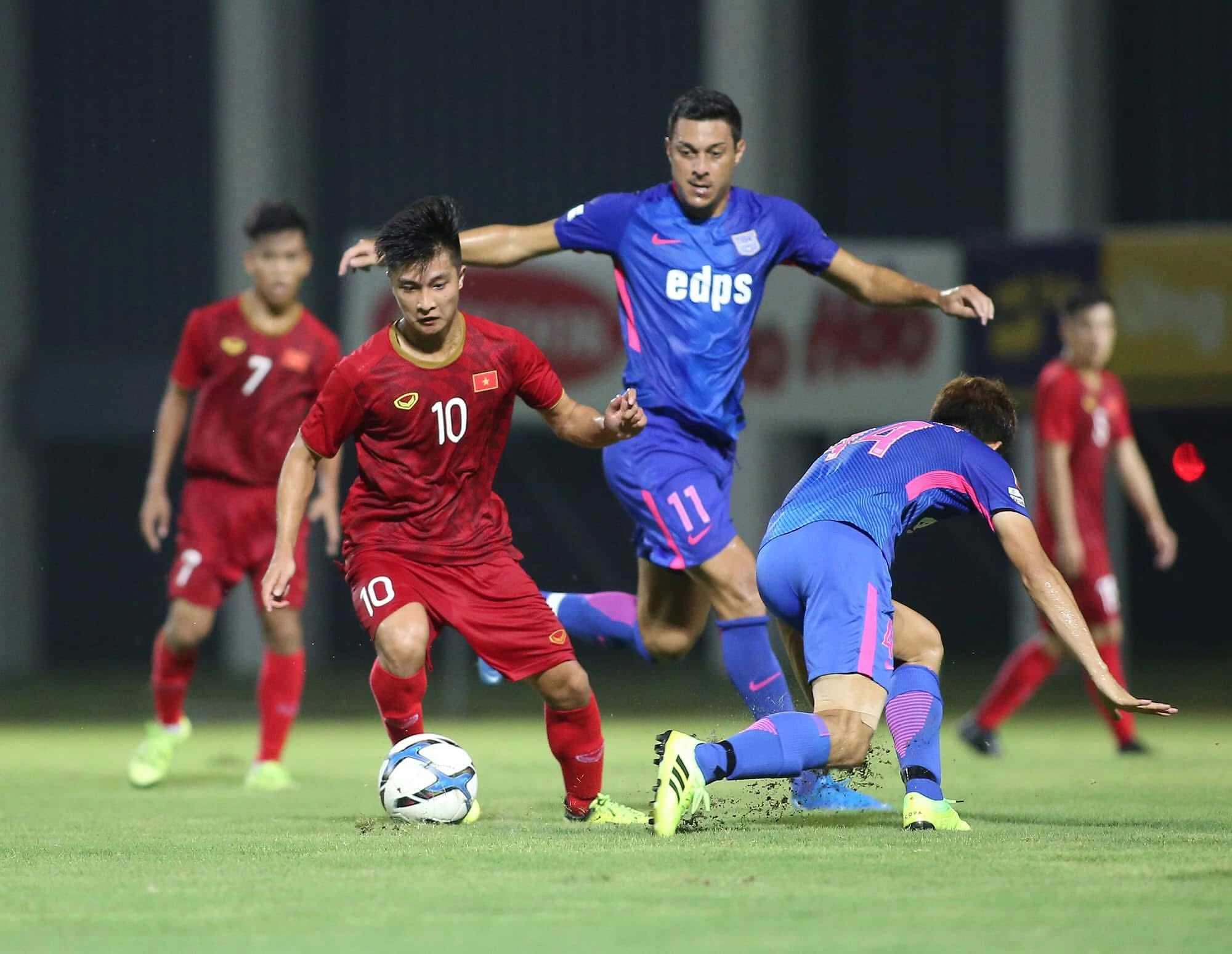 Martin Lo chia tay bóng đá sau 21 năm gắn bó