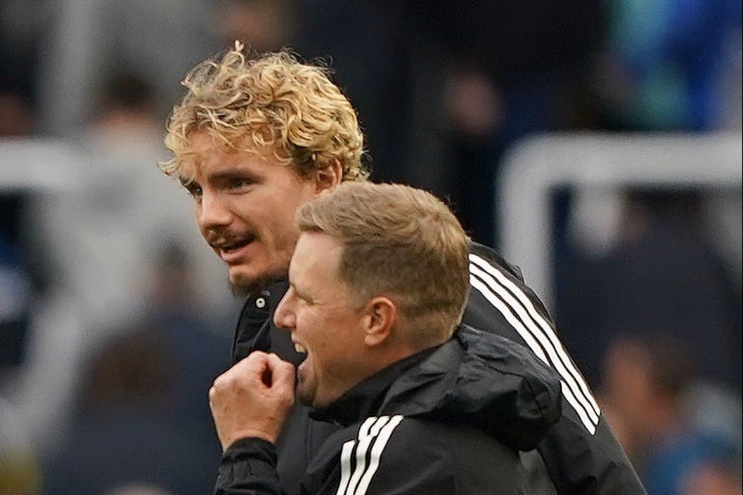 Woltemade “thả tín hiệu” gái xứ Geordie