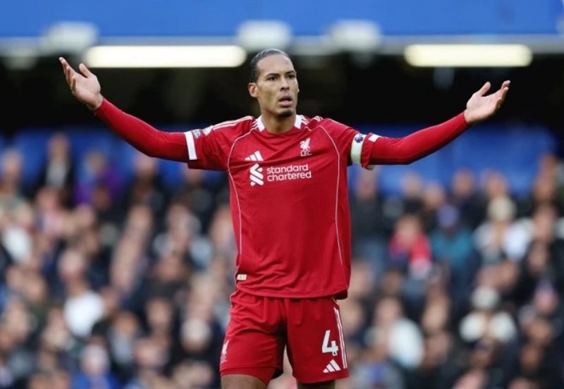 Gary Neville chỉ trích hàng công ‘vô dụng’ của Liverpool